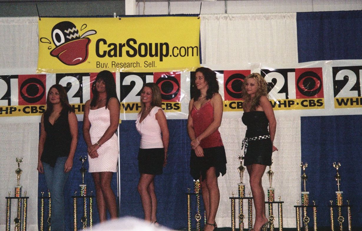 Final five in the Ms. Dirt Trackin' contest 2006
Tough to choose a winner...
